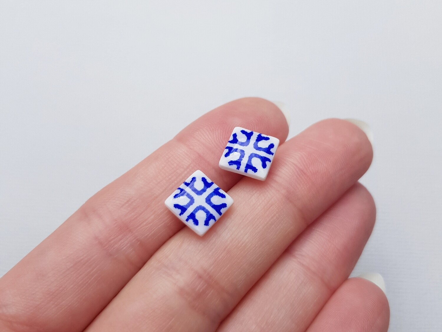 Layla tile studs
