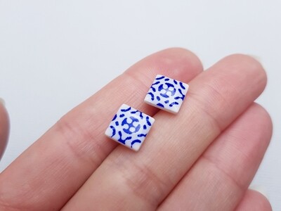 Ayat tile studs