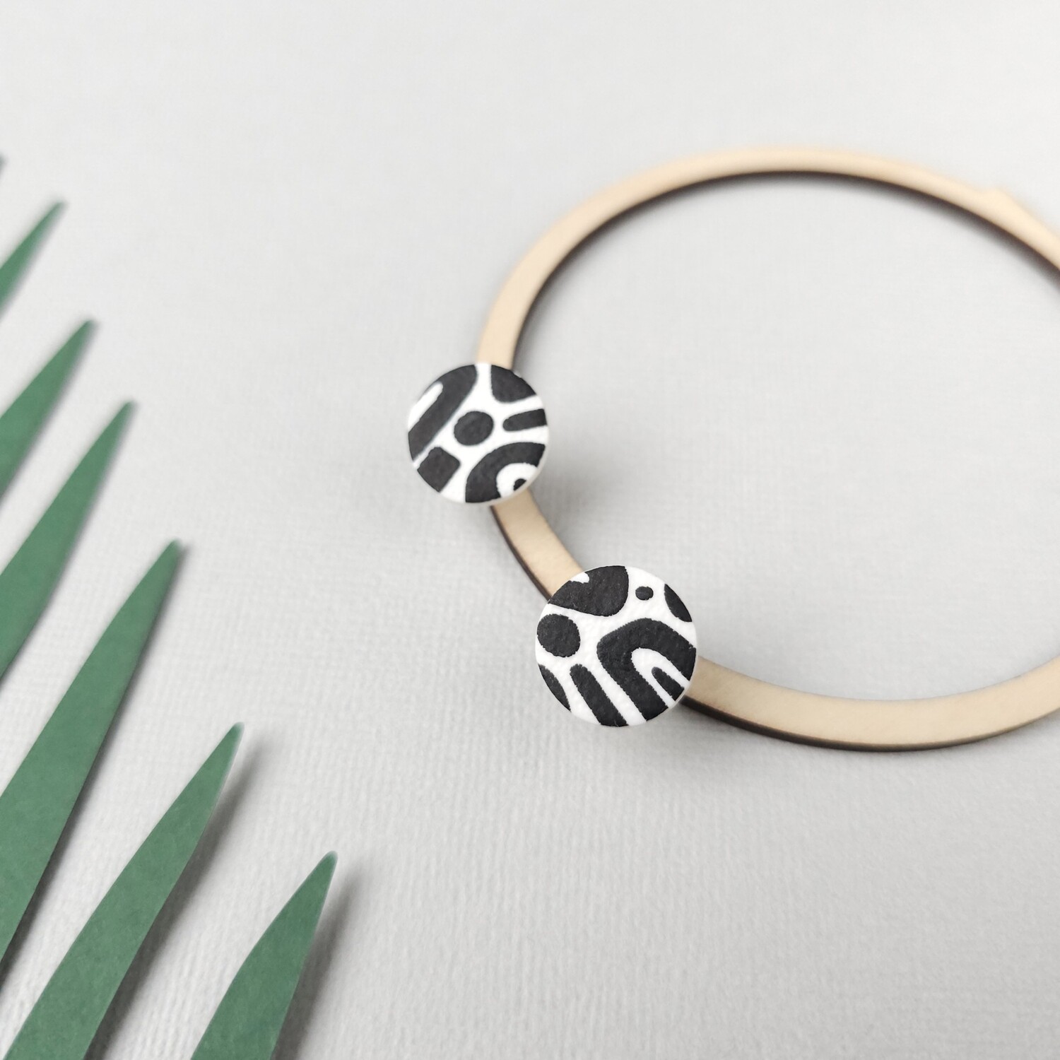 Doodle circle studs