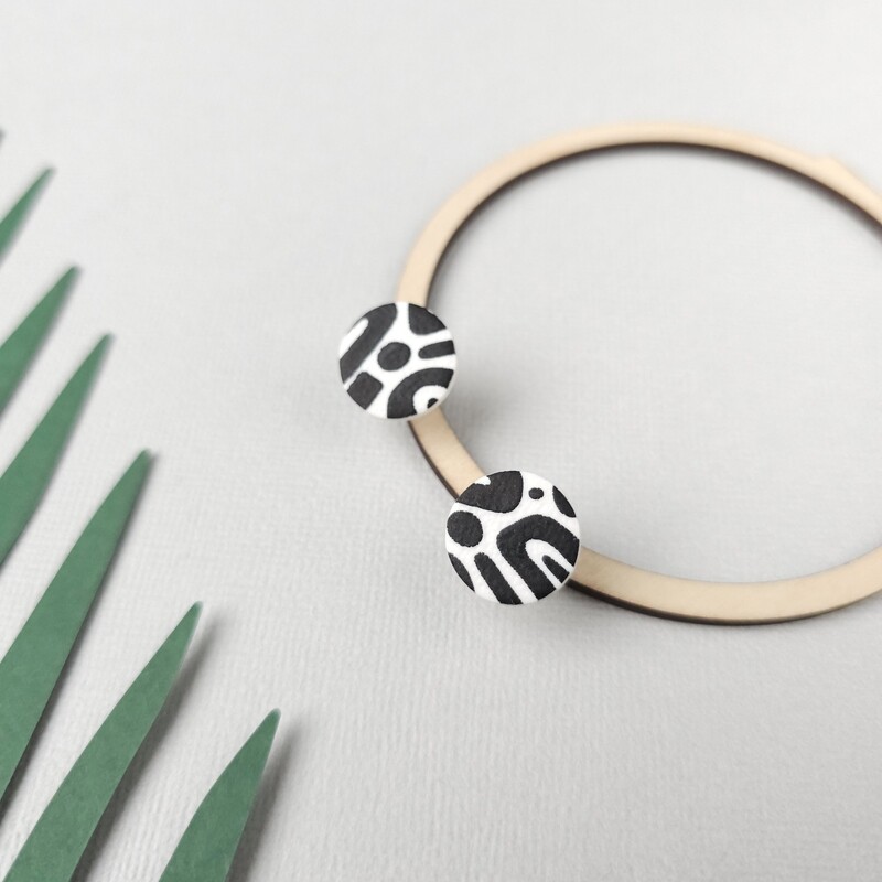 Doodle circle studs