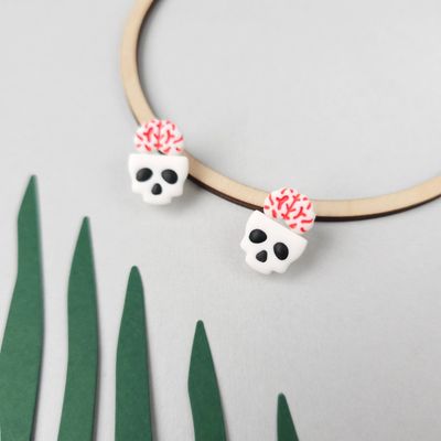 Small Skull With Brains Halloween Earrings