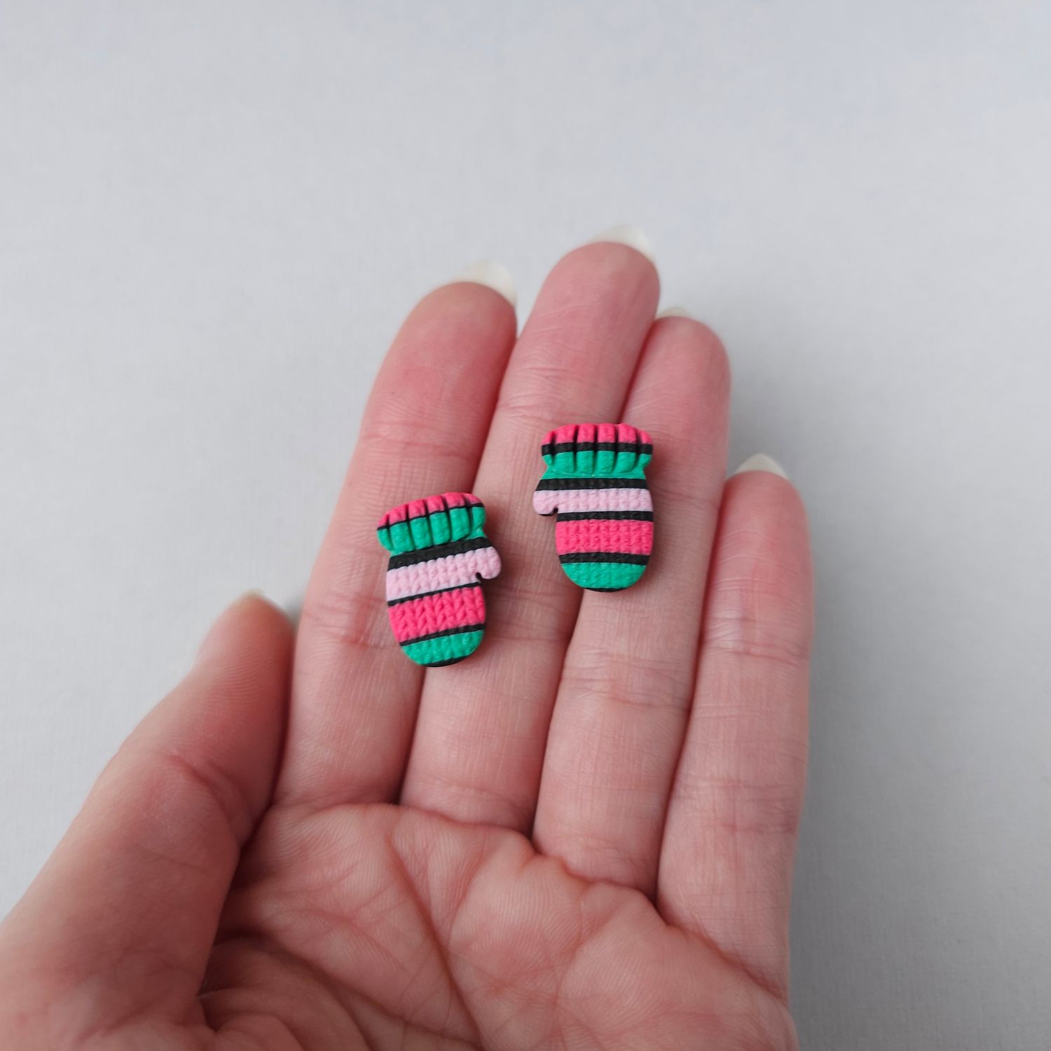 Striped mitten Studs