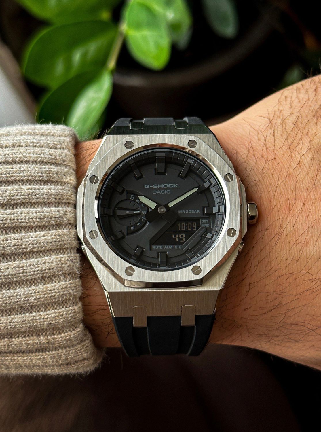 G-SHOCK CasiOak Black-Silver with black watch dial