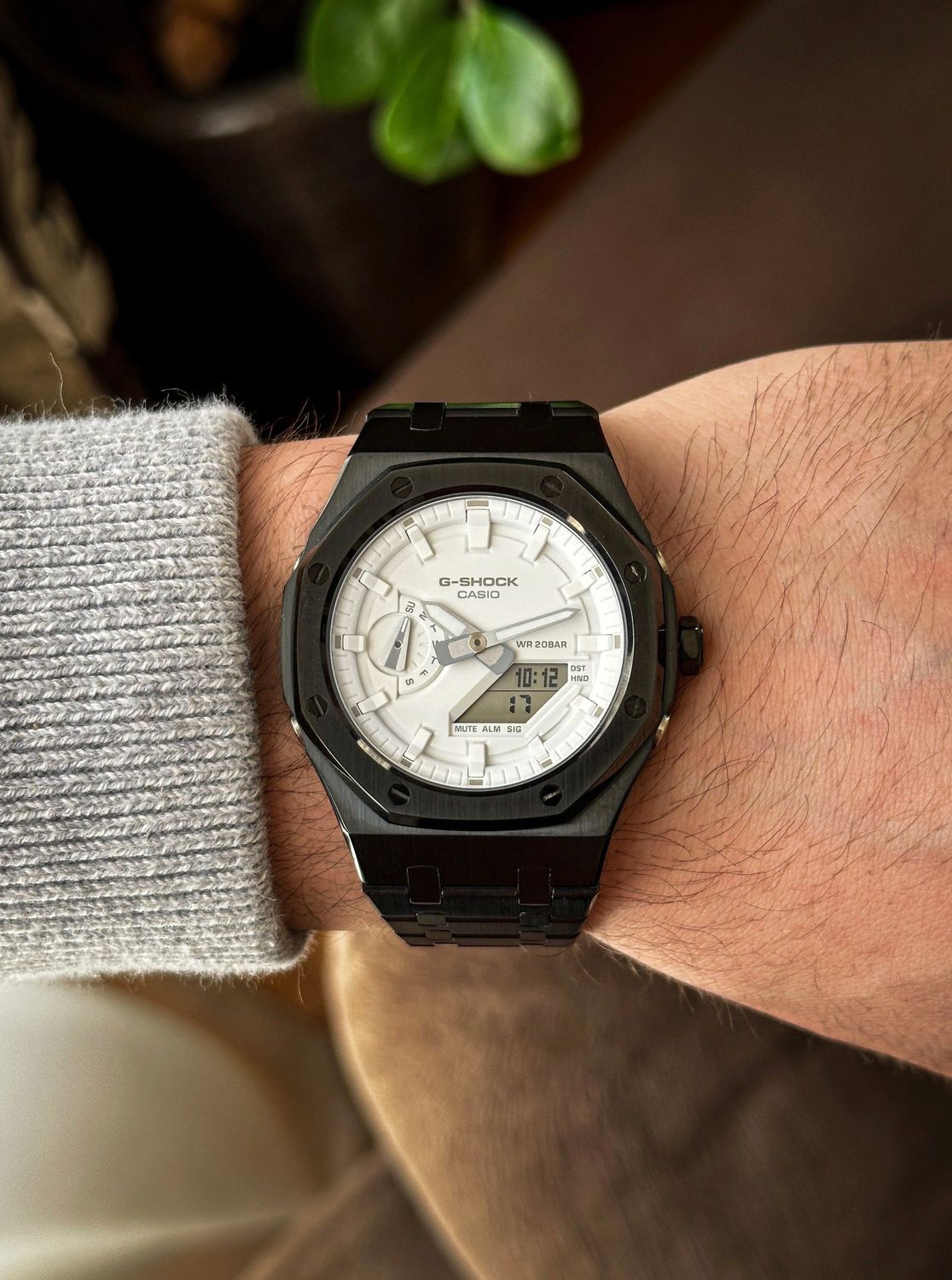 G-SHOCK CasiOak Full Black with white watch dial