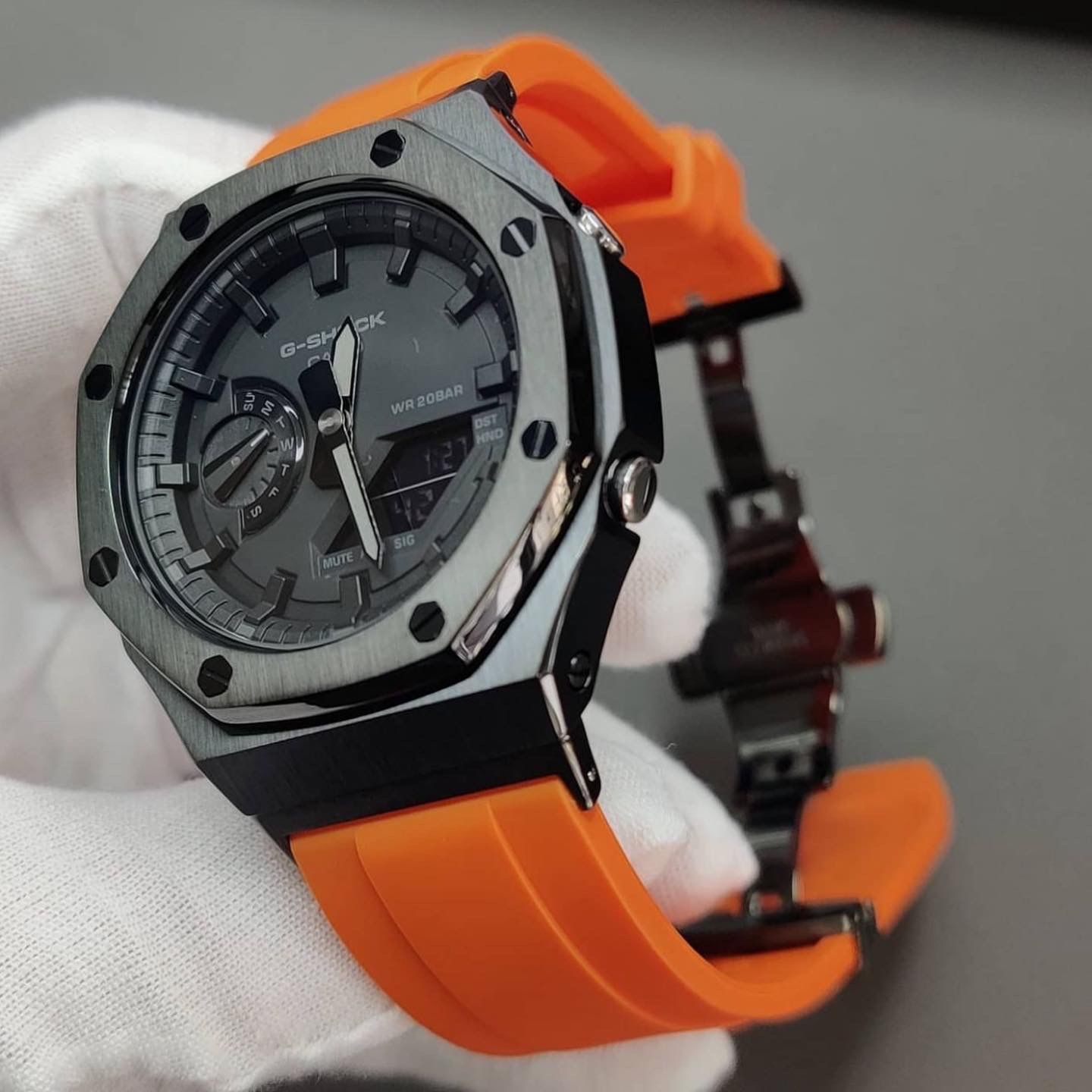 G-SHOCK CasiOak Orange Black - with black watch dial