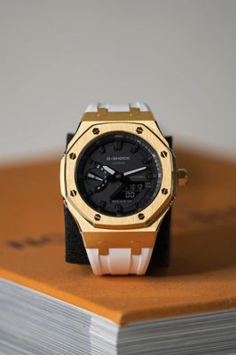 G-SHOCK CasiOak White Gold - with black watch dial