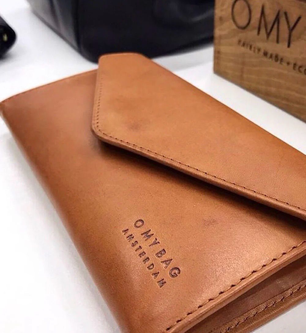 O MY BAG Portemonnee Envelop Pixie cognac leder