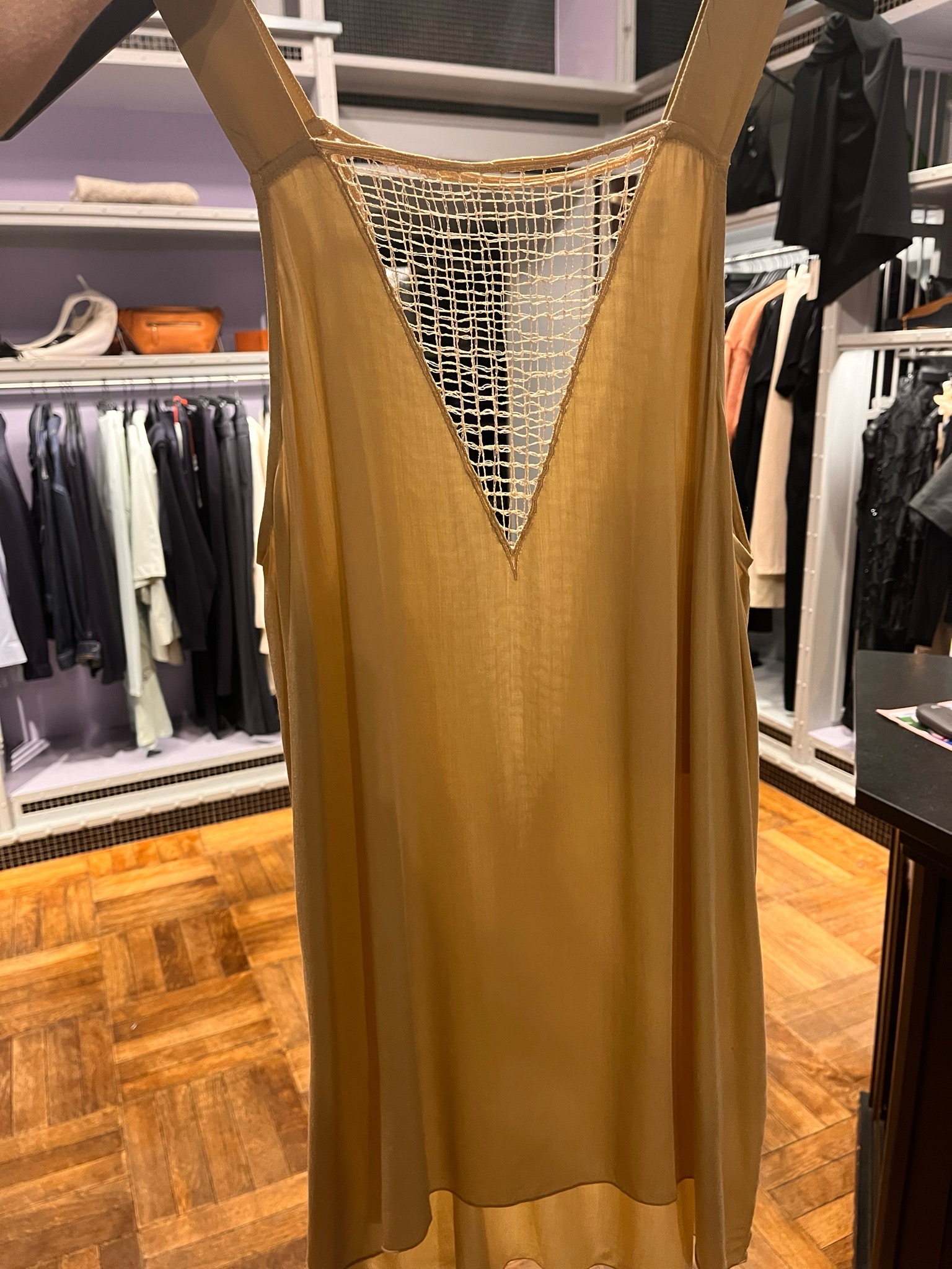 RABENS SALONER funnel web top Kavin