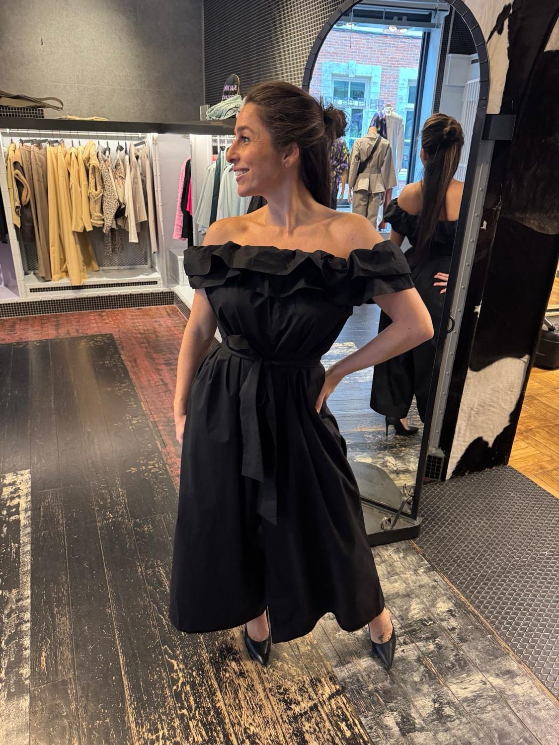 Psophia zwarte off-shoulder jurk