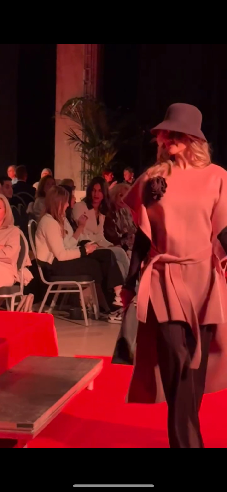 LIVIANA CONTI cape pink