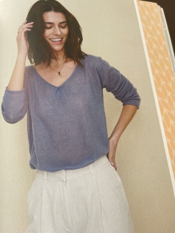 C-Neck Pullover mit einer kleinen Kellerfalte im Ausschnitt aus edle Strickgarne C-Neck Pullover mit einer kleinen Kellerfalte im Ausschnitt aus edle Strickgarne