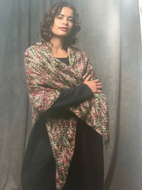 DONNA - Dreieckstuch aus punto 64 Muse (Strickkit) DONNA - Dreieckstuch aus punto 64 Muse (Strickkit)