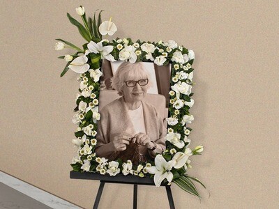Marco funeral con flores para fotografía  | SADLY
