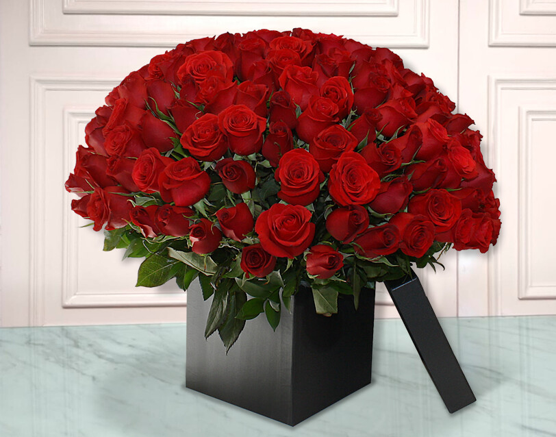 Arreglo Floral Rosas Rojas en caja- 90 MIN | LOVE