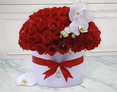 100 Rosas Rojas  y Orquidea en caja | ADELE