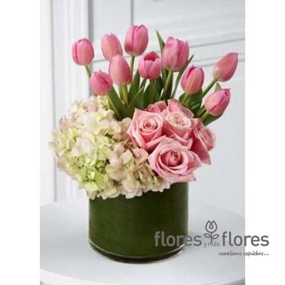 Arreglo Floral de Tulipanes y Rosas  | EXCLUSIVO