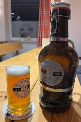 Jeddeloher Pils 2,0 Liter Traditionsflasche (mit Edelstahlgriff)
