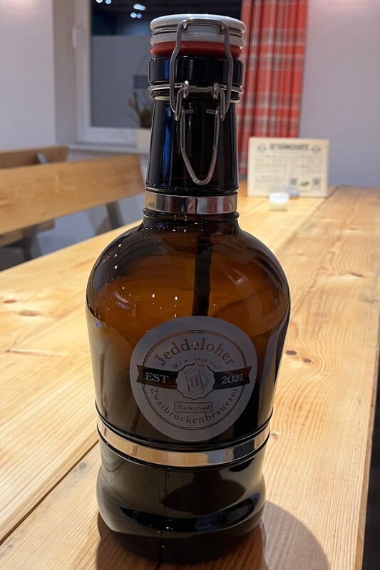Jeddeloher Pils 2,0 Liter Traditionsflasche (mit Edelstahlgriff)