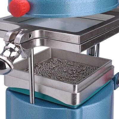 Vacuum forming device