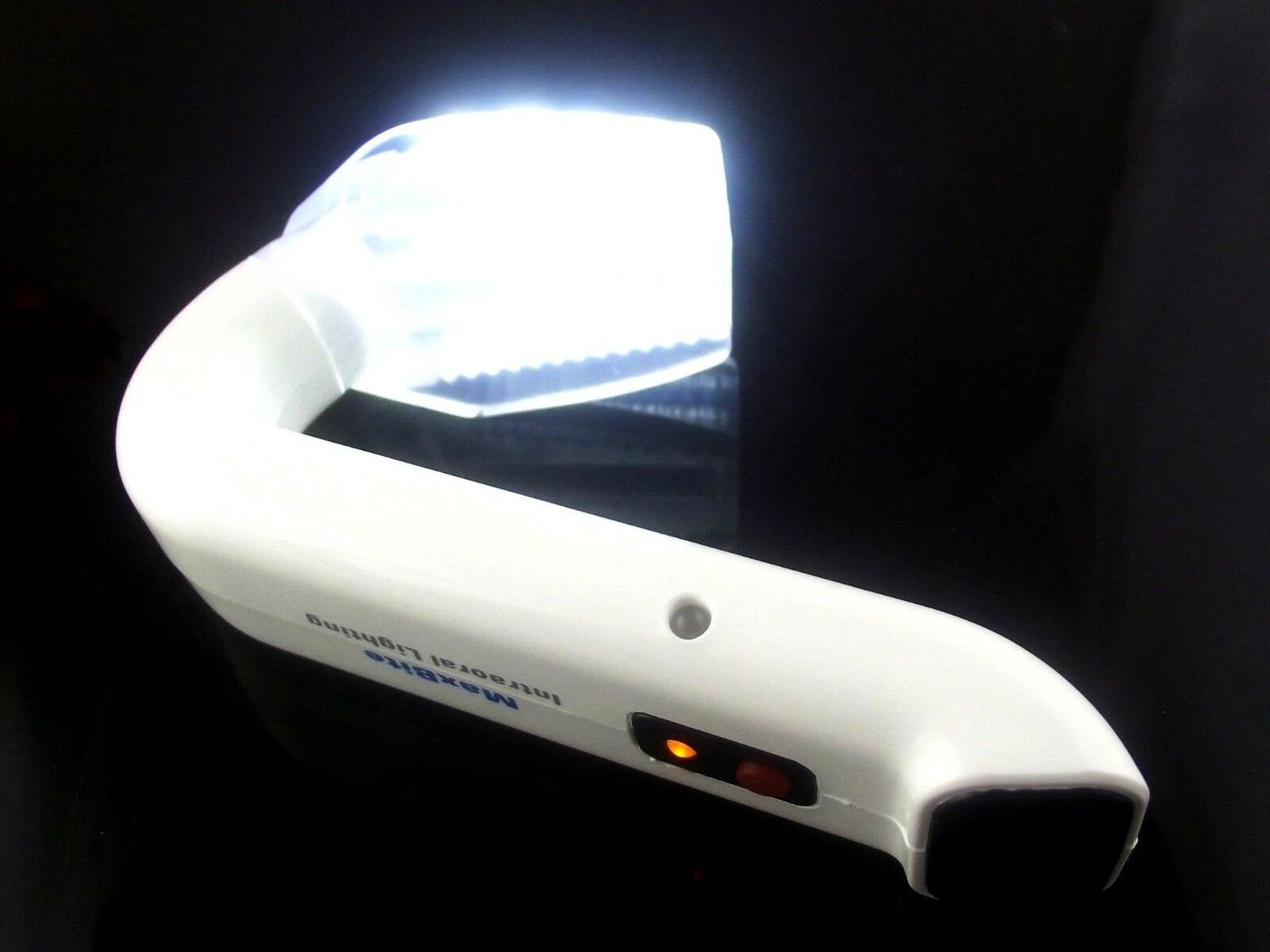 MaxBite LED Retractor