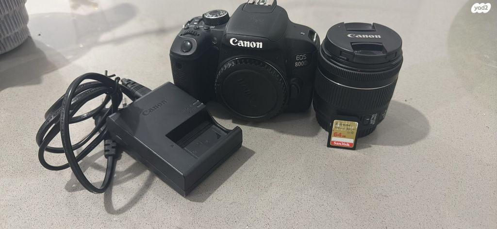 Canon 800D