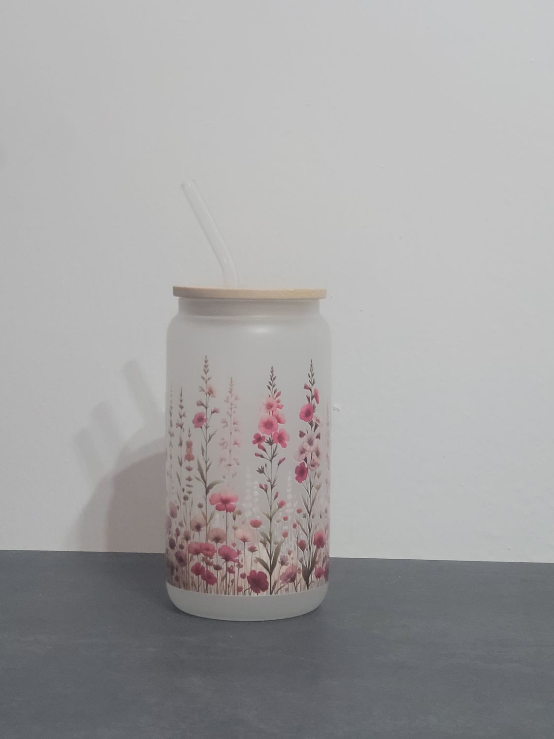 trinkglas satiniert mit roten Blumen design