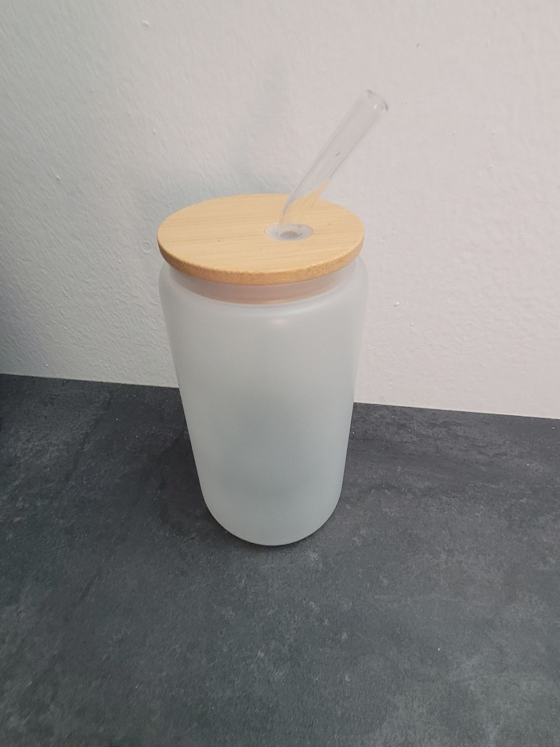 Trinkglas satiniert mit Bambusdeckel
