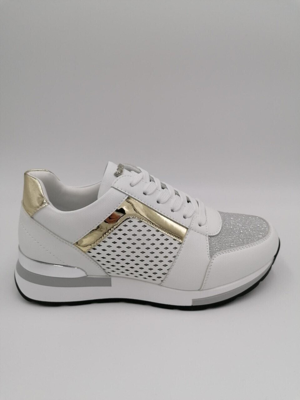 sneakers donna stringata con inserto lamina Inblu