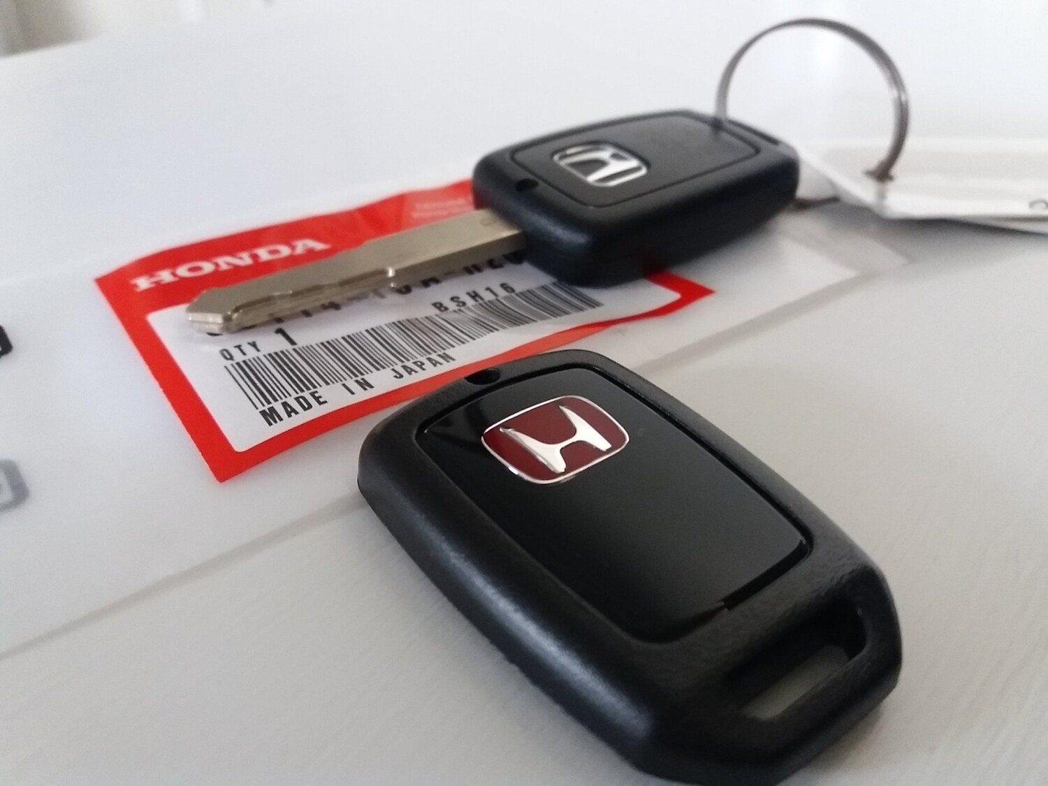 2pcs Honda 13mm red black key fob badge emblem adhesive stick on