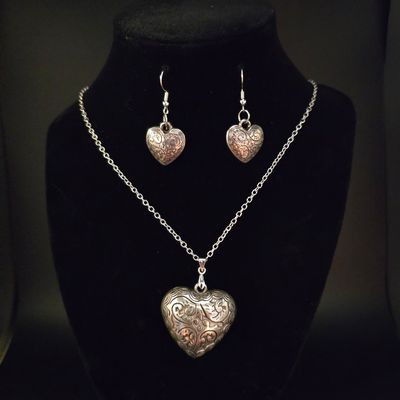 “Hearts Entwined” Jewelry Set – Engraved Pendant &amp; Matching Earrings