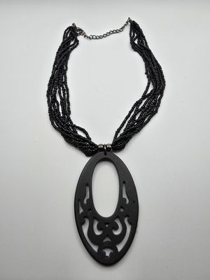 Noir Élan Necklace – Black Cutout Pendant on Beaded Chain