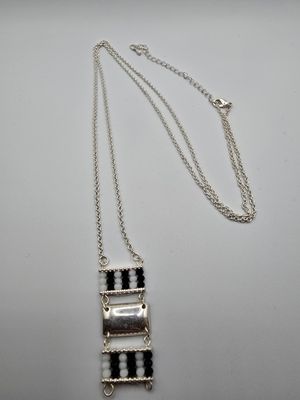 Column Stripes Necklace – Beads &amp; Silver Bar Chain