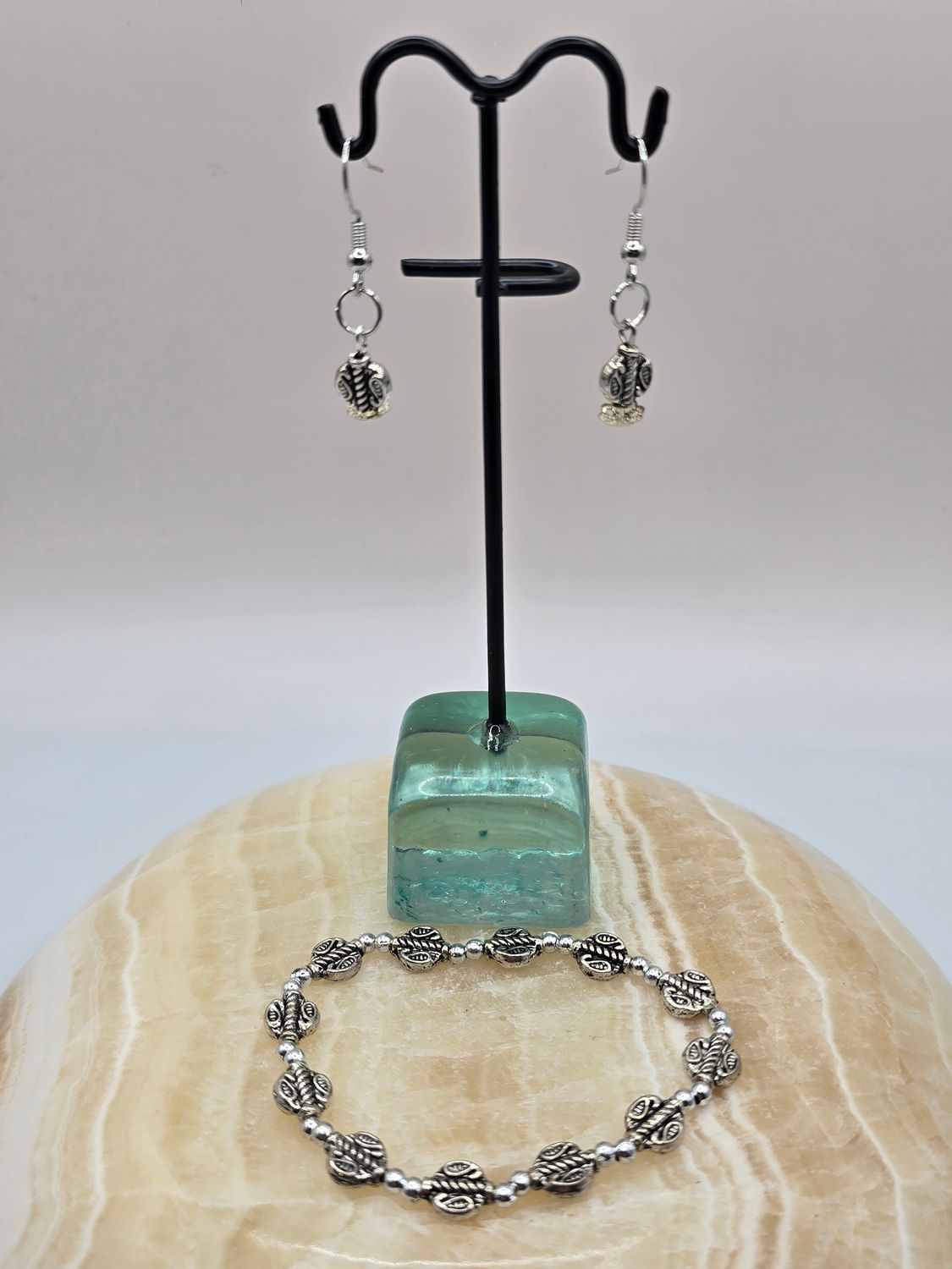 “Petite Charm” Jewelry Set – Embossed Silver Beads &amp; Coordinated Elegance