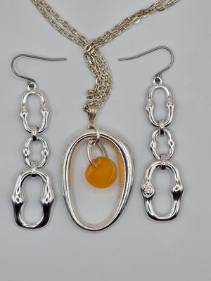 Linked in Light: Silver Oval Jewelry Set