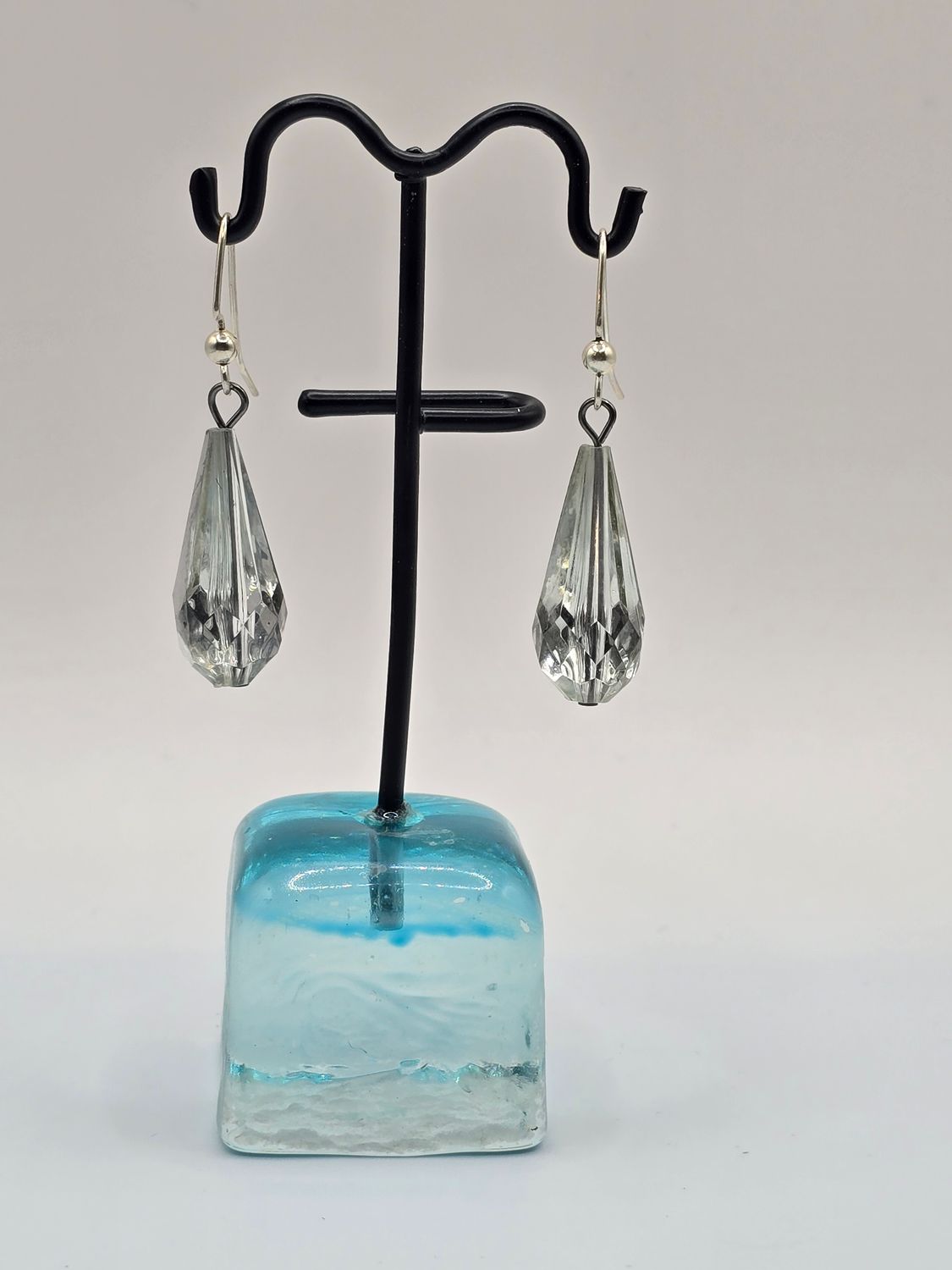 Moonlight Teardrop” Dangle Earrings – Faceted Acrylic Elegance