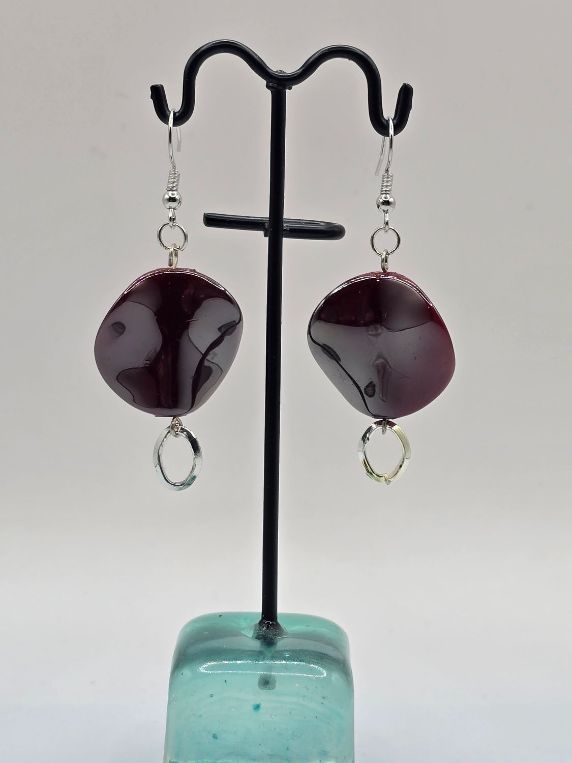 Rooted Radiance: Mahogany Bead &amp; Silver Oval Earrings