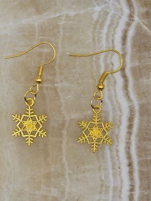 Golden Snowflake Earrings – Elegant Winter Charm