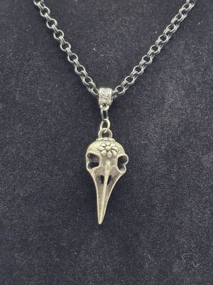 Raven’s Relic – Ornate Bird Skull Pendant Necklace