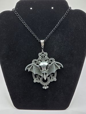 Winged Relic – Gothic Bird Skull Pendant Necklace