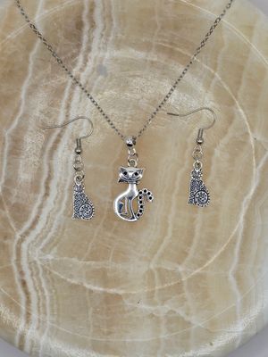 Sparkling Cat Jewelry Set – Necklace &amp; Earrings