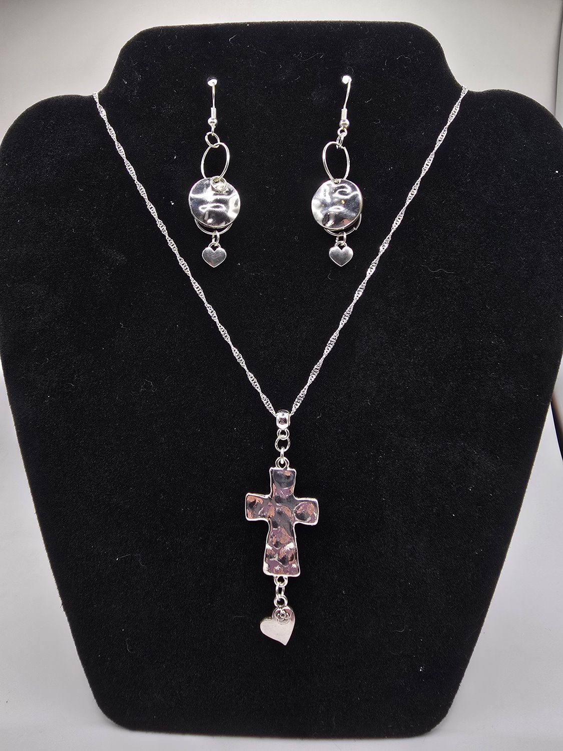 Cross &amp; Heart Jewelry Set – Graceful Silver-Toned Elegance
