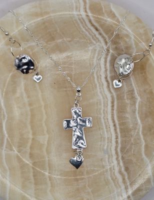 Cross &amp; Heart Jewelry Set – Graceful Silver-Toned Elegance