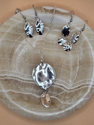 Silver Reflections Trio – Necklace + Bonus Earrings