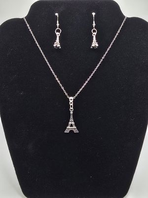 Paris Promenade – Eiffel Tower Necklace &amp; Earrings Set