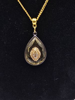 Glimmergaze – Teardrop Pendant Necklace of Light &amp; Lore