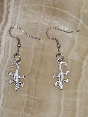 Gecko Giggles – Silver Dangle Earrings