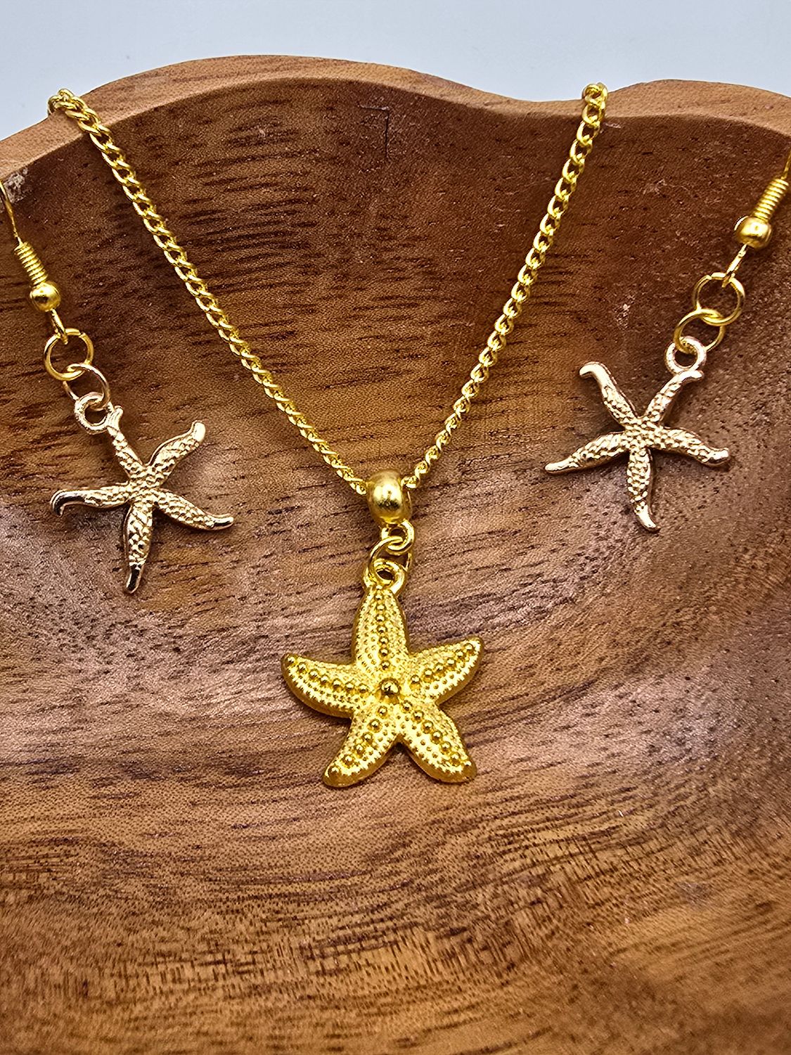 Golden Current – Starfish Necklace &amp; Earring Set