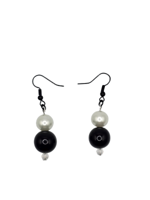 Claire’s Collection: Classic Pearl &amp; Onyx Drop Earrings