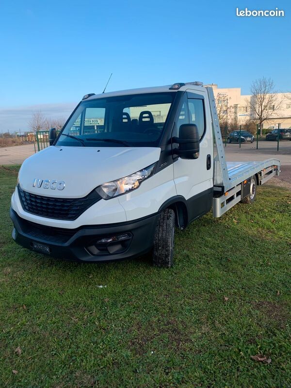 Top Utilitaires : Camion dépanneuse IVECO NEUF à vendre