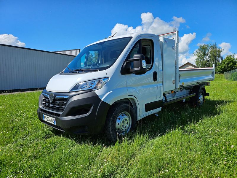Camion benne avec coffre OPEL Movano neuf "disponible"